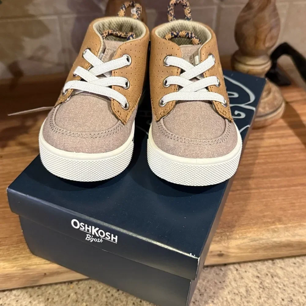 OshKosh B'gosh Tan and Blue Kids Shoes - Size 5 - NWB